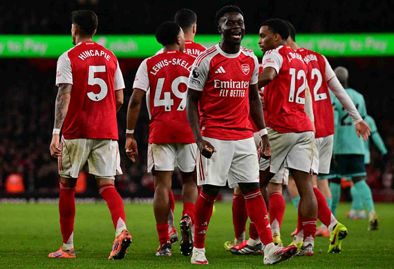 Glenn Murray tôn vinh Kepa: Pha đổ người định mệnh đưa Arsenal vào bán kết EFL Cup